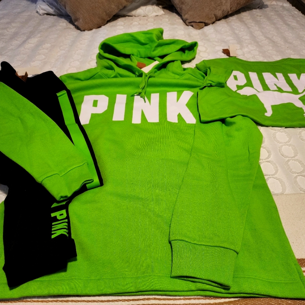 Victoria Secret Pink 3 piece NWT Beautiful Medium super popular color.